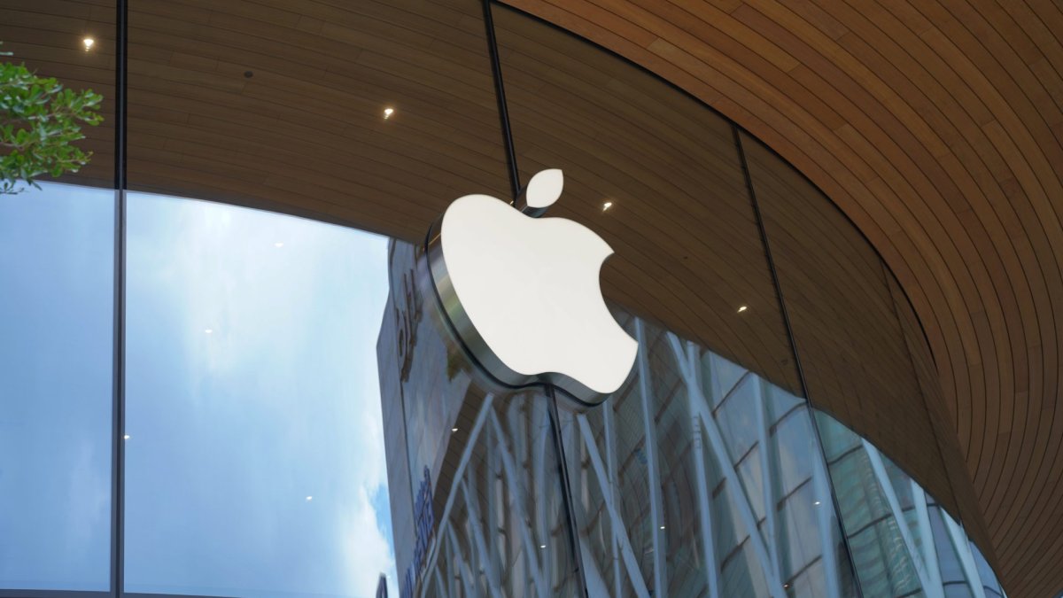 Apple Taps $5 Trillion, All Eyes on Tomorrow's Quarterly Figures