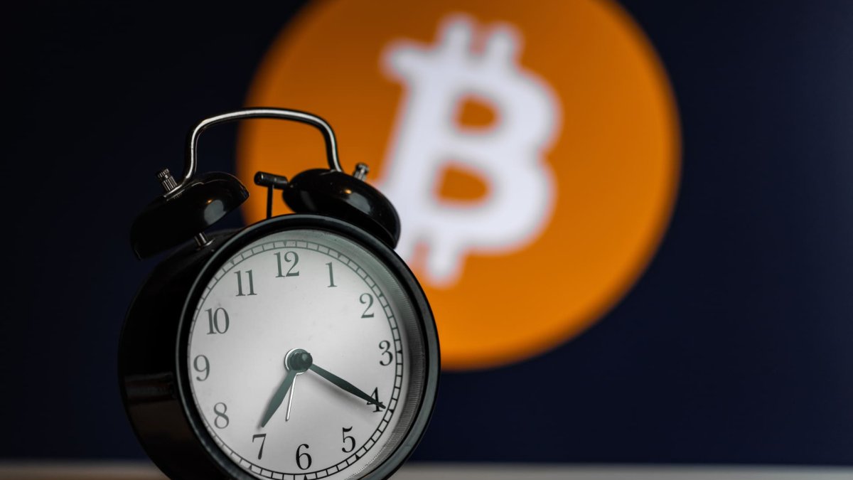 Crypto alarm clock: strong start for Bitcoin, big test on Wednesday