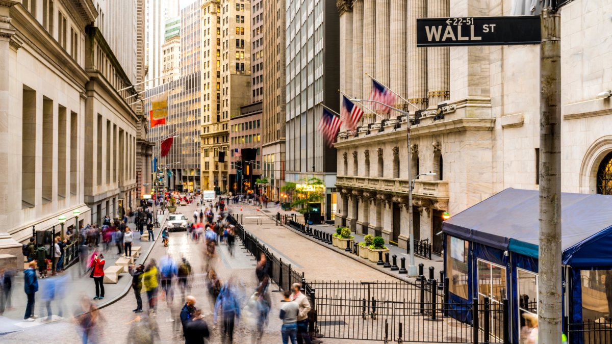 Global stock markets plummet: fear of AI bubble and inflation growing