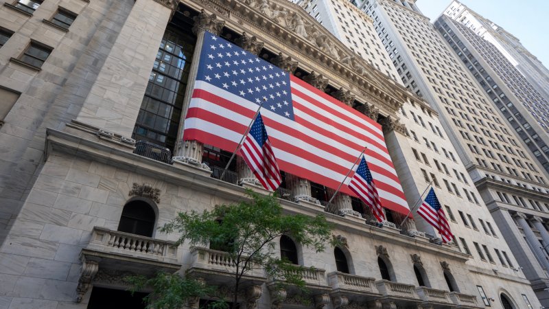 Nasdaq and S&P 500 Rally: AI Buzz Overcomes Interest Rate Fears
