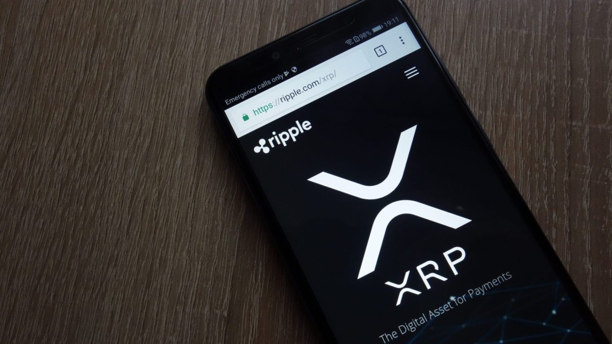 Why does the XRP price hang between $1.25 and $1.60?